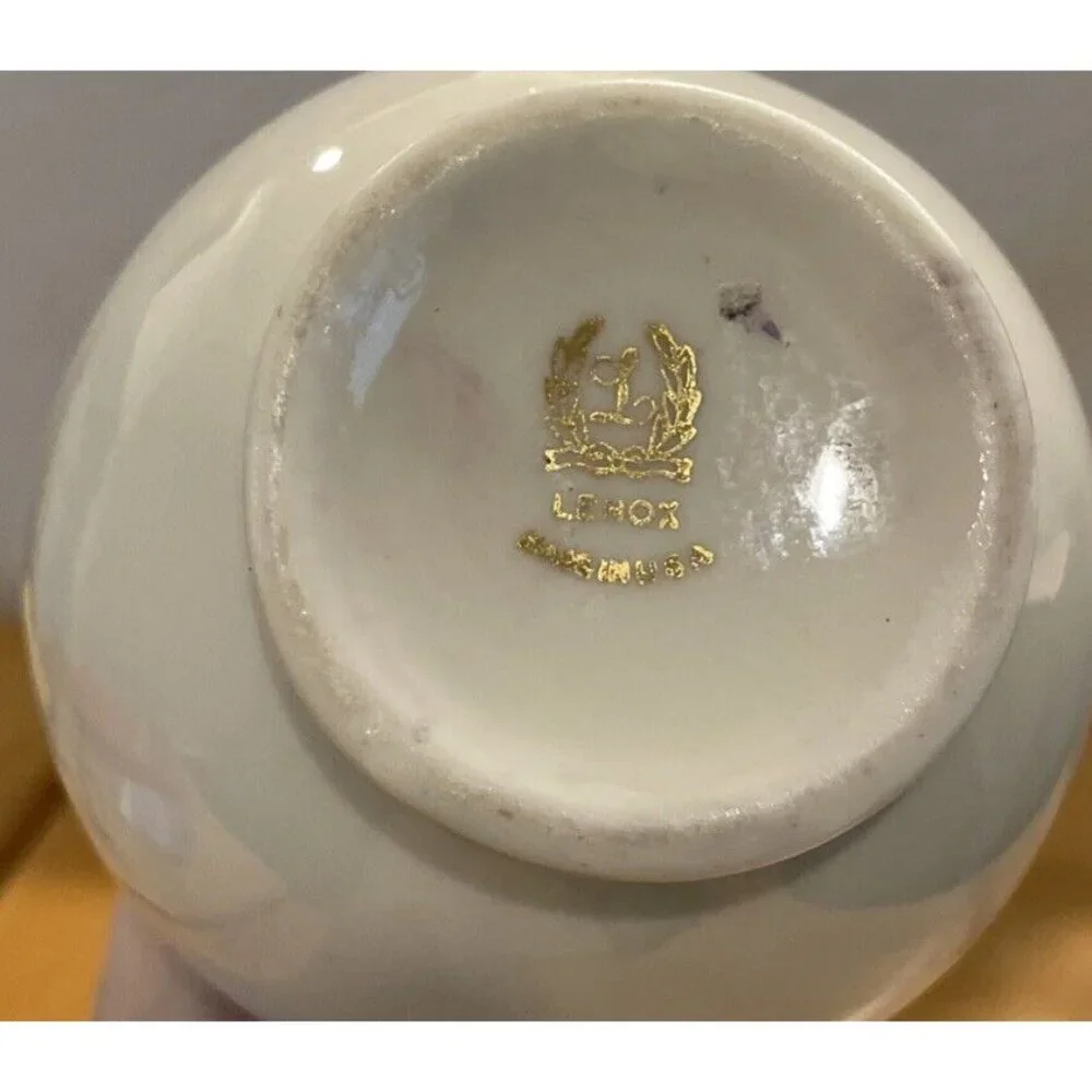 Lenox Holiday Holly Berry Fluted Top Bud Vase Gold Trim USA 8 Inch Oval‎ Serving